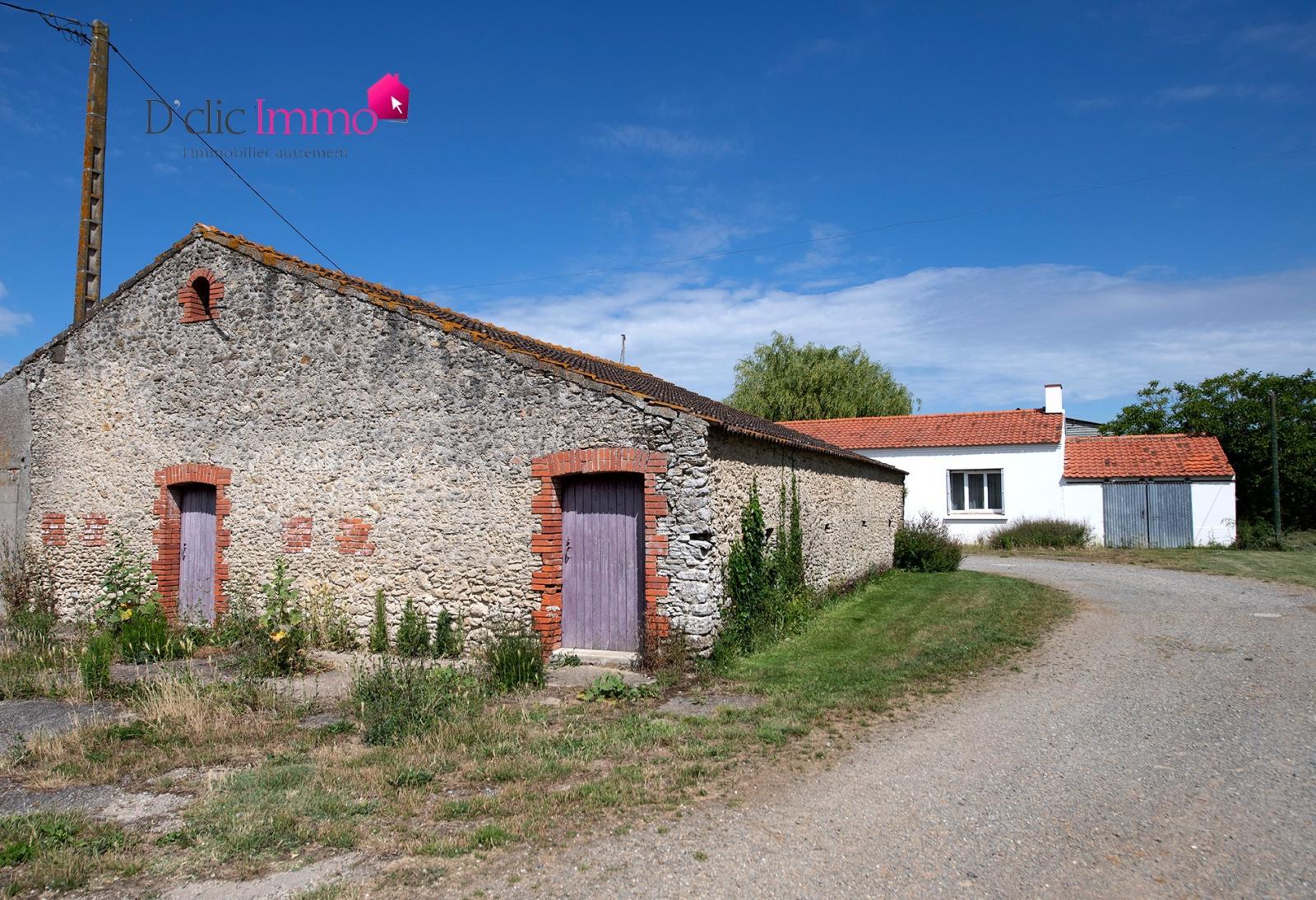 Ferme Avec Hectares à Vendre En Vendée Au calme de la campagne - Soullans. D'Clic Immo St Gilles Croix de Vie