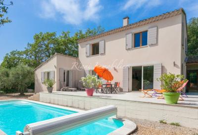 A vendre, Luberon, Cabrières d'Avignon, Villa 4 chambres avec garage, piscine, et jardin clos et arboré CABRIERES D AVIGNON