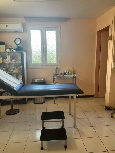 Vue: Salle de soin cabinet médical, BAISSE DE PRIX !  Exclusivité Saint Joseph Immeuble comprenant 4 lots