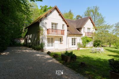 Vente maison contemporaine Bois-le-Roi (77590), 9 pièces sur 220m² env. Terrain de 4500m² env.
