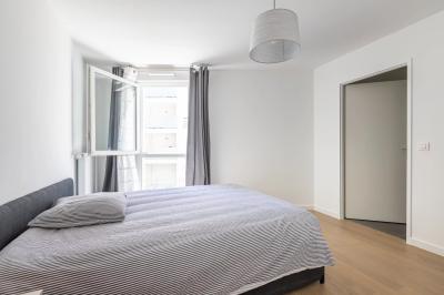Gentilly appartement récent 3 chambres chambres lumineux cuisine équipée grande pièce à vivre et balcon, ascenseur.