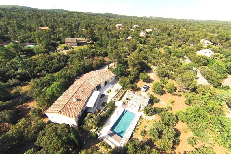Location S, Villa, Luberon, Cabrières, 3 chambres, jardin et piscine