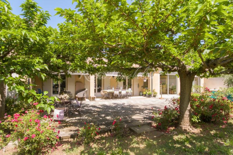 A vendre, Luberon, Lacoste, Grande villa, gîte, dépendances, garages, piscine et jardin arboré de 3 000 m²