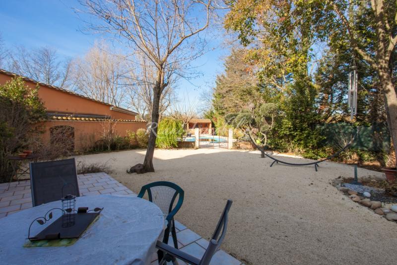 A vendre Luberon, ROBION,  Mas de 170 m², piscine, bassin, double-garage, jardin sur parcelle de 1,1 hectare
