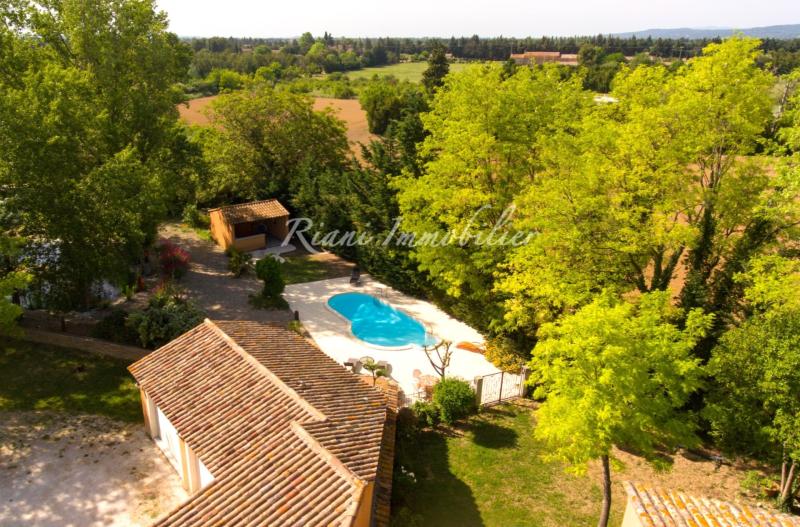 A vendre Luberon, ROBION,  Mas de 170 m², piscine, bassin, double-garage, jardin sur parcelle de 1,1 hectare
