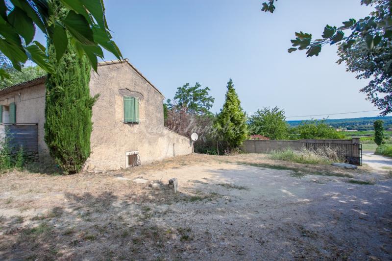 A vendre, Luberon, dans la plaine de Ménerbes, maison avec superbe potentiel, jardin, agrandissement et piscine possibles