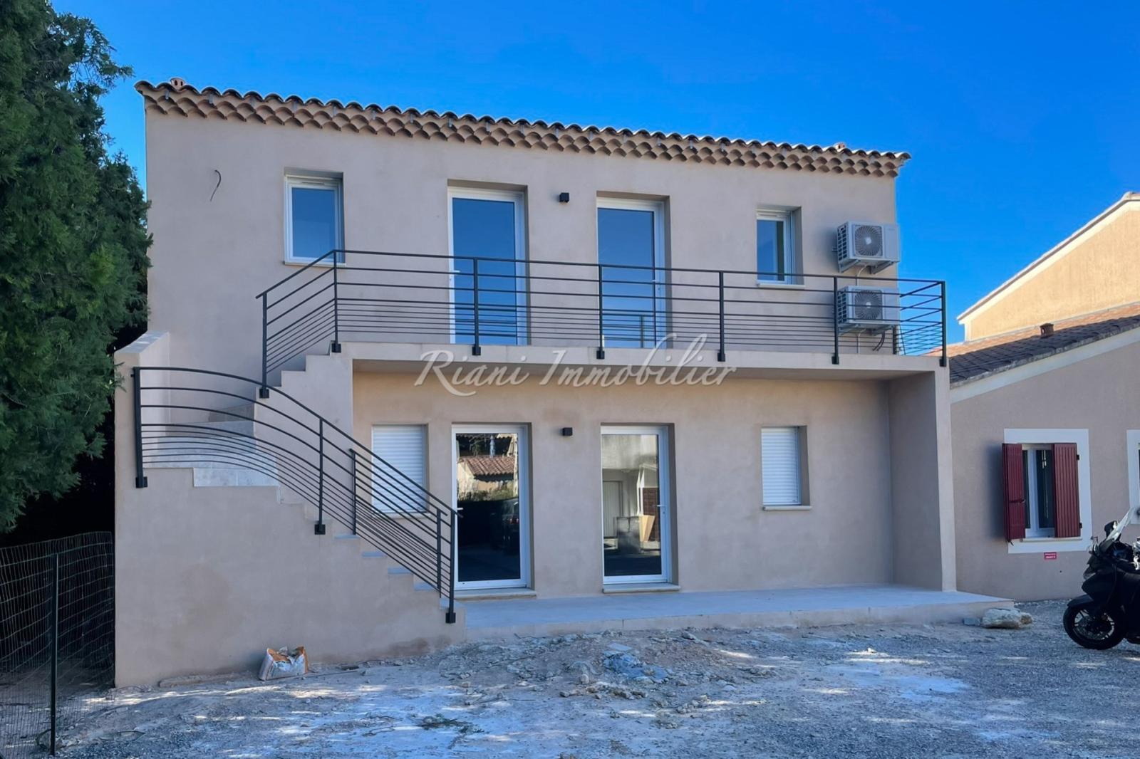 Parking 40 m² · à Oppède · 40 m² · 117 000 €