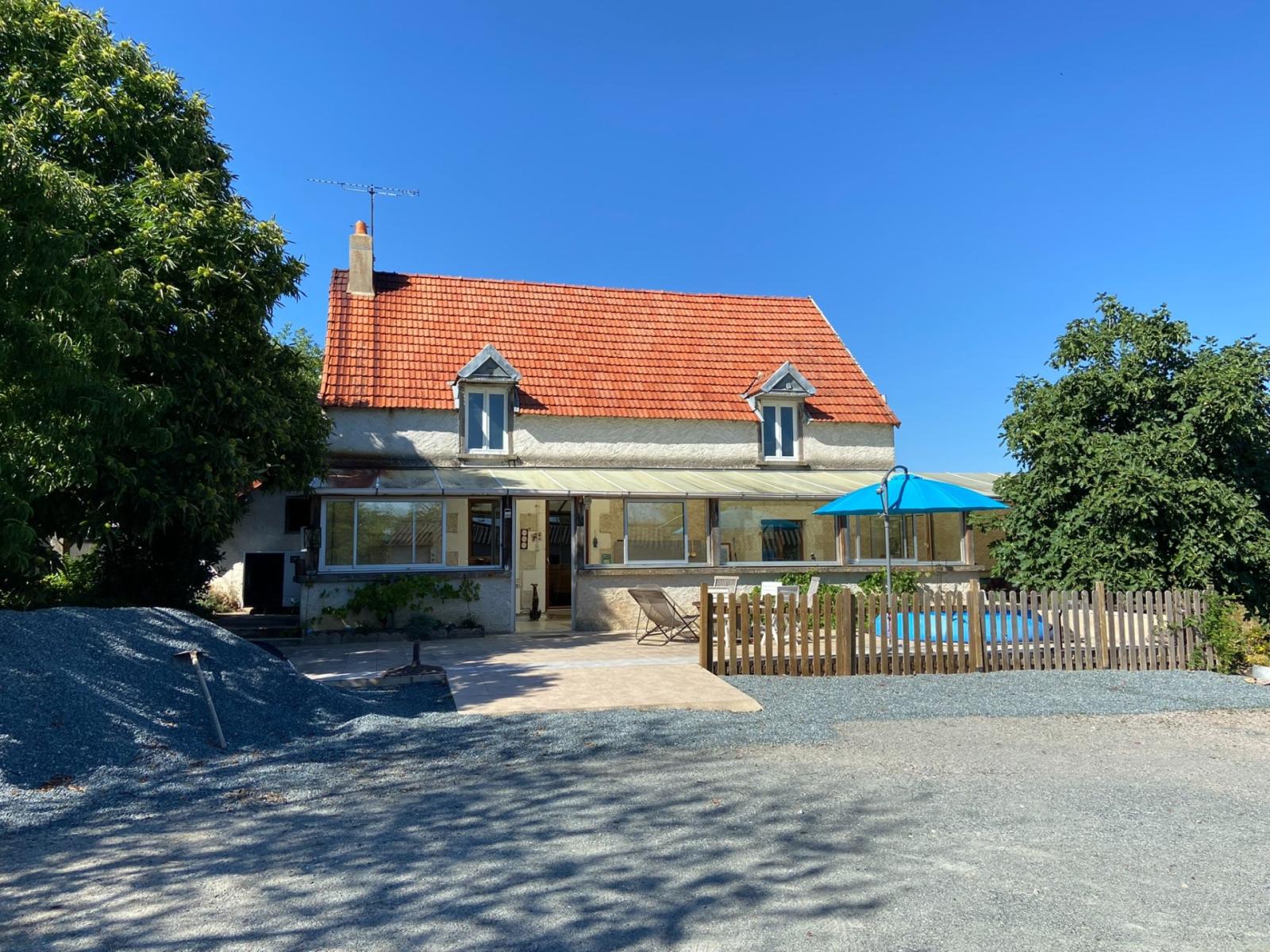 Maison 5 pièces (128 m²) à vendre à ST DENIS DE JOUHET à vendre ST