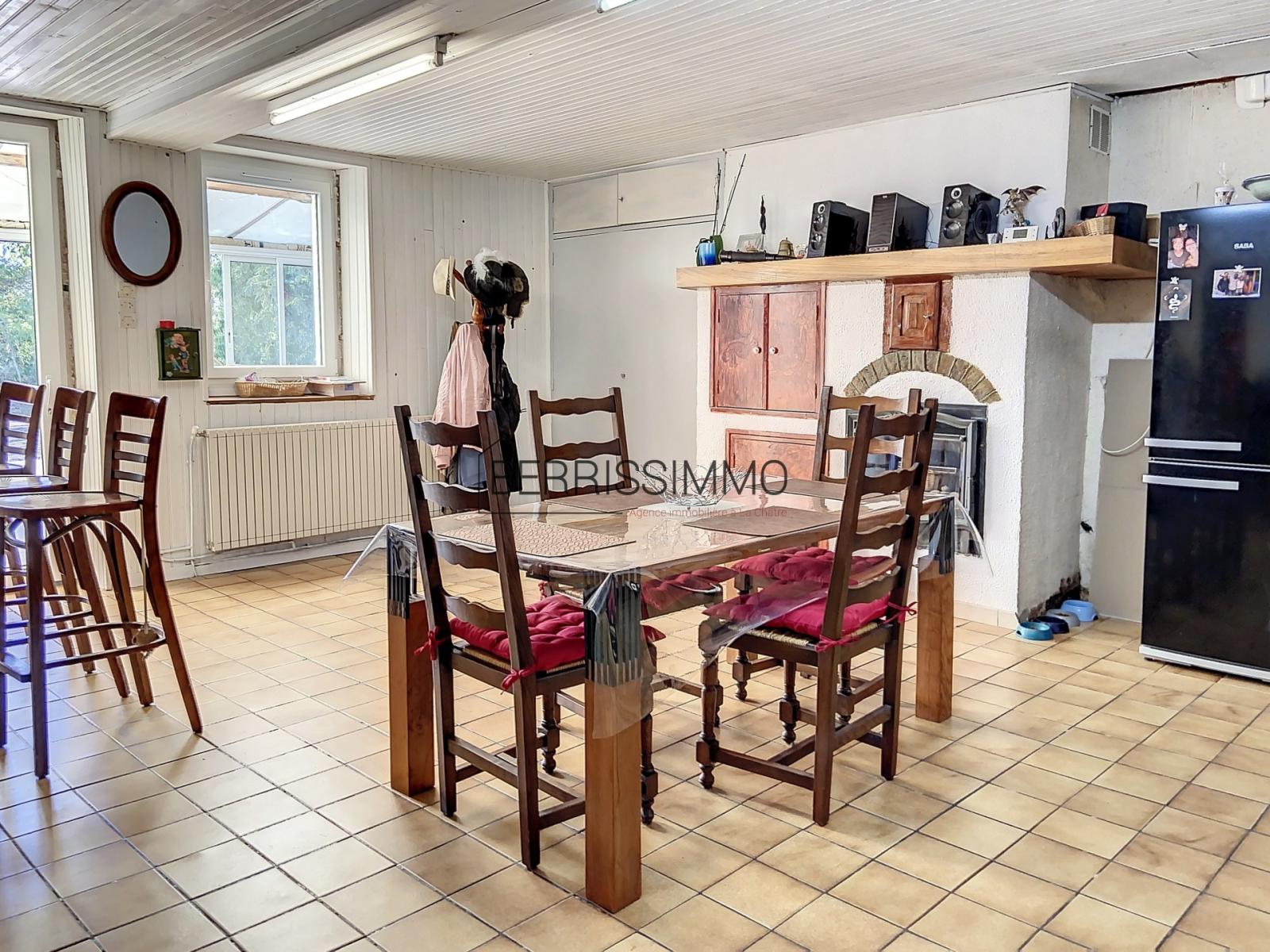 Maison 5 pièces (128 m²) à vendre à ST DENIS DE JOUHET à vendre ST