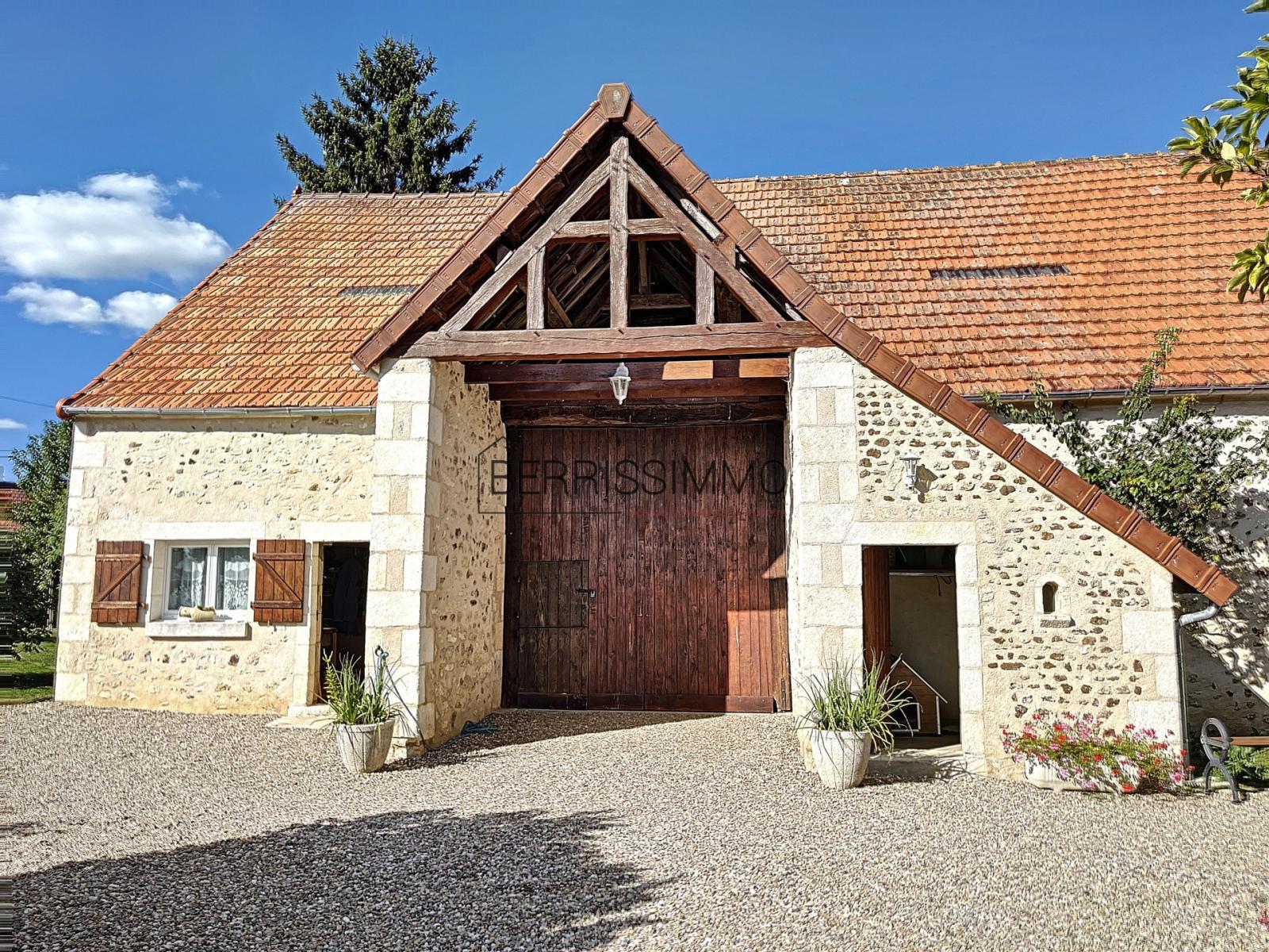 FERMETTE RENOVEE AVEC GRANGE A PORTEAU à vendre ST AOUT (36120