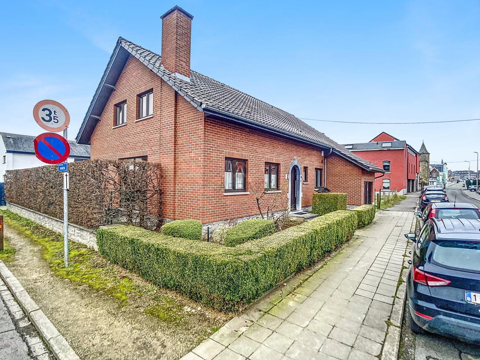 Villa 4 façades avec terrasse, jardin et garage