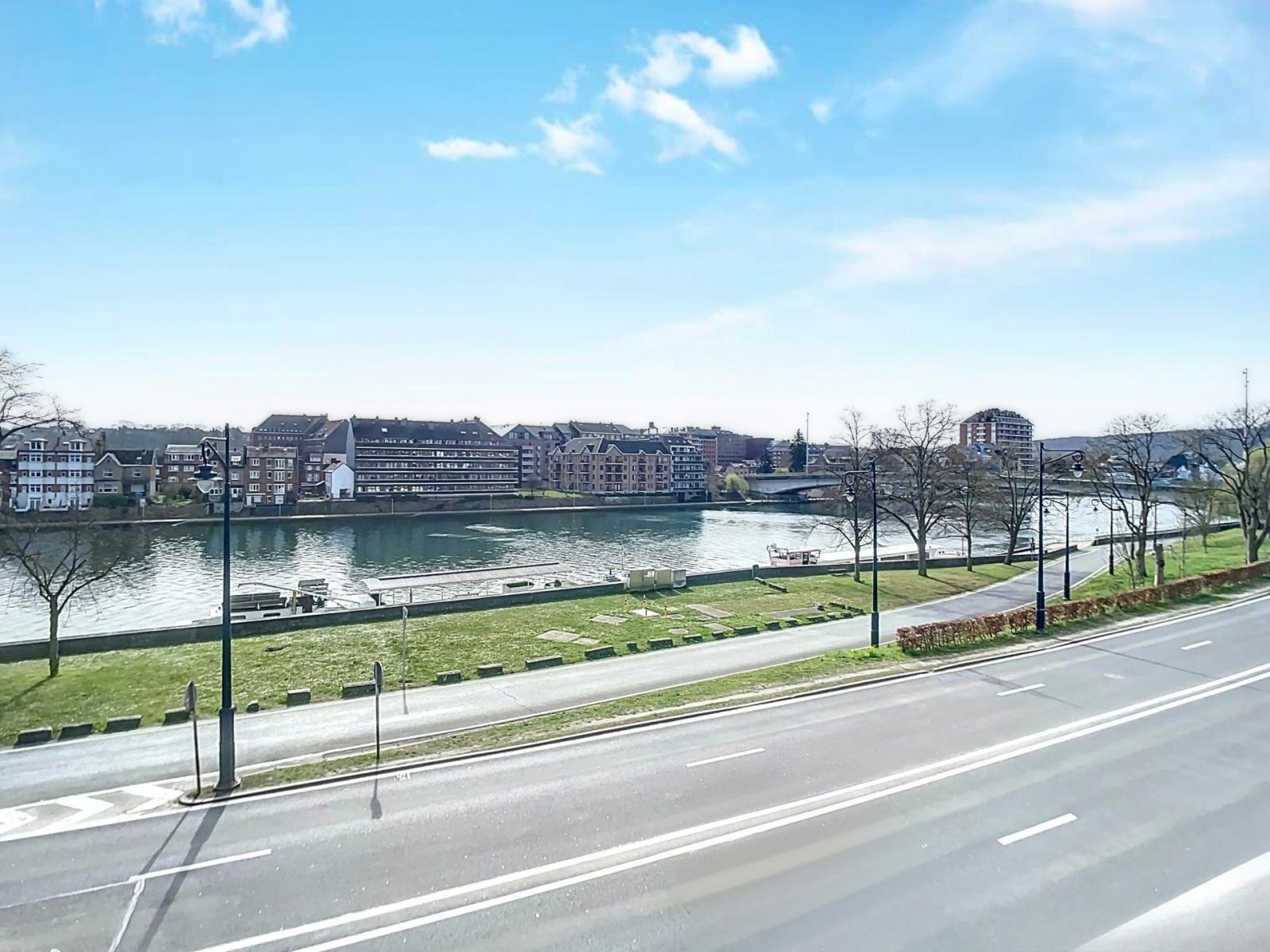 Bel appartement 2 chambres avec vue sur Meuse