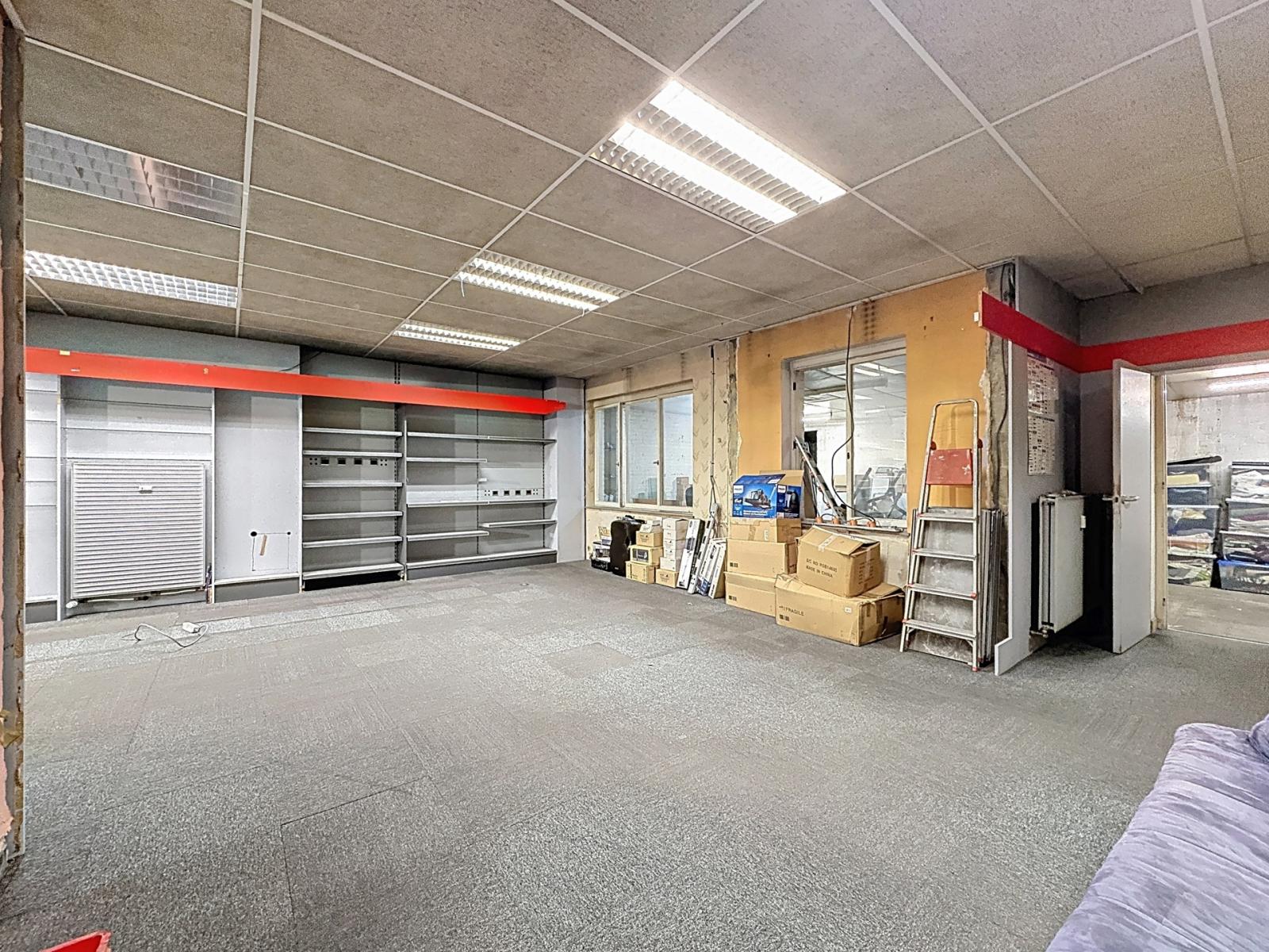 Appartement avec cour à aménager – Jambes centre
