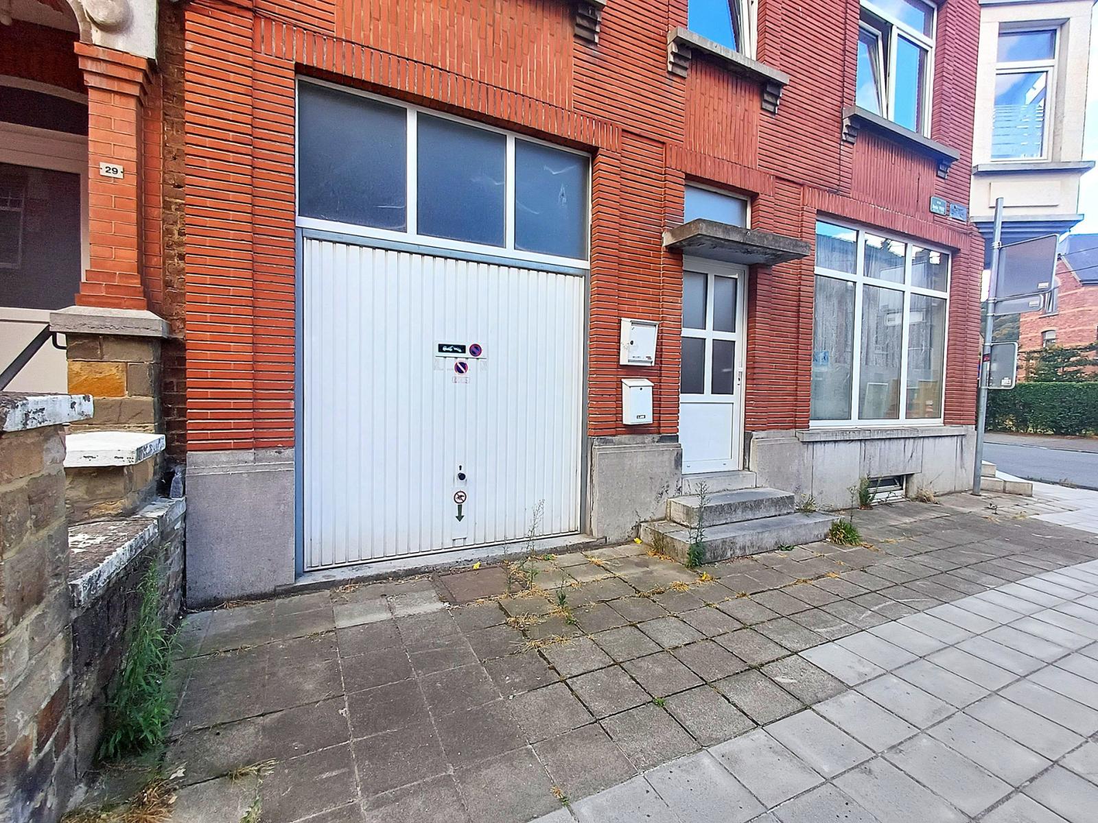 Garage à louer à Jambes