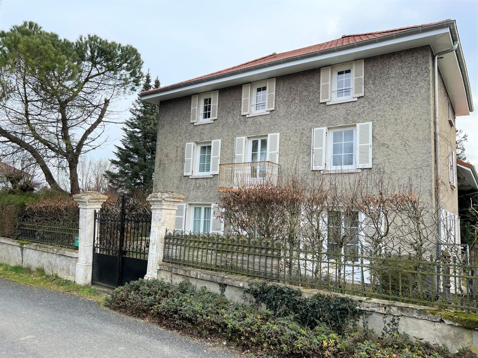 Grande maison familliale 258m² - 8 pièces à vendre MEZERIAT (01660) - D&Co  Immobilier