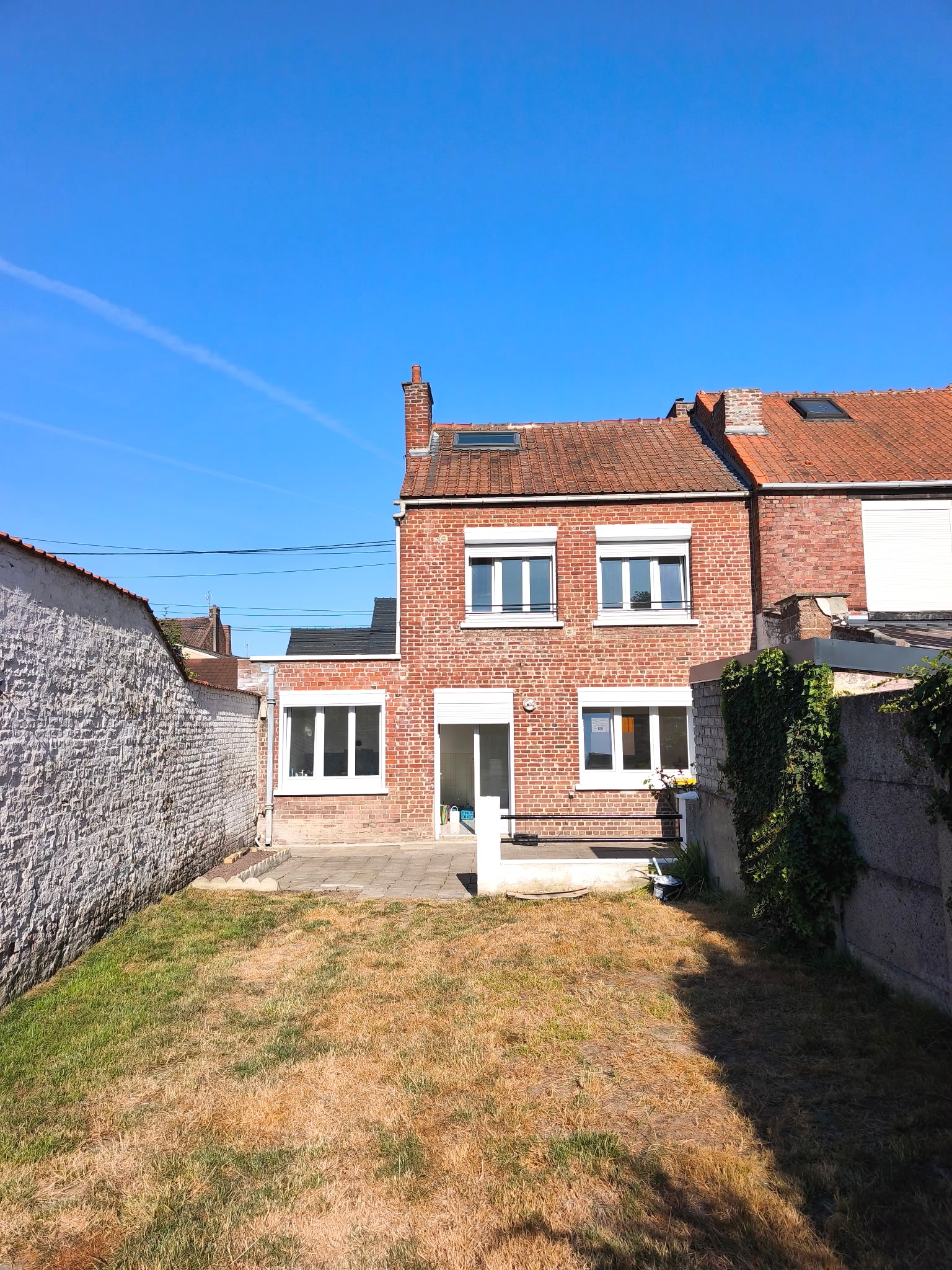 PROCHE CENTRE-VILLE - CHARMANTE MAISON SEMI INDIVIDUELLE - 3 CHAMBRES - JARDIN EXPOSITION SUD - GARAGE - Henin Beaumont (62110)
