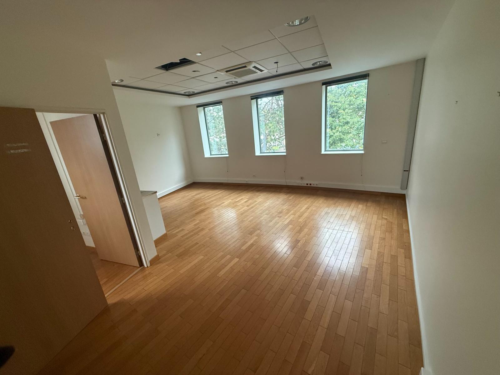 BÂTIMENT DE 1200 m² – IDÉAL INVESTISSEURS - Bruay La Buissiere (62700)