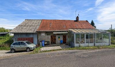 Maison de plain-pied à rénover avec dépendances - 4 583 m² de terrain - CHAPELLE VOLAND (39140)