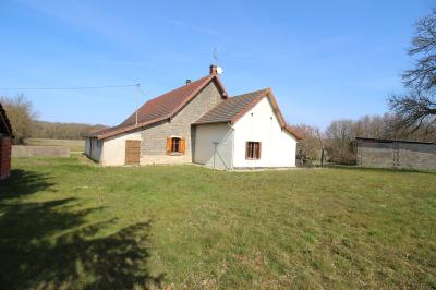 Saillenard (71 Saône et Loire), à vendre ancienne ferme au calme absolu avec dépendances., 