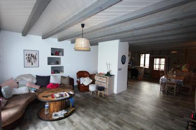 Proche Bletterans (Jura), à vendre Ferme Bressane située au calme, 4 chambres + dépendances, 