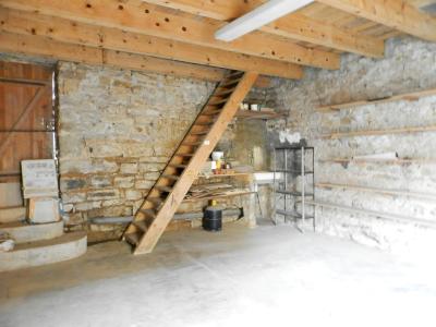 LONS LE SAUNIER nord (39), à vendre maison de village en pierre, 124 m², garage double., 