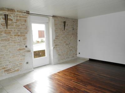 LONS LE SAUNIER nord (39), à vendre maison de village en pierre, 124 m², garage double., 