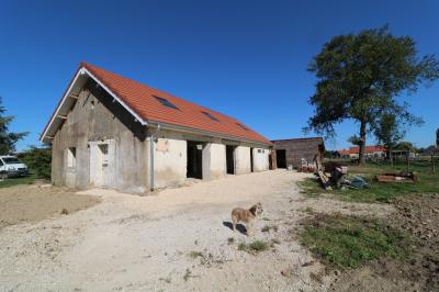 Secteur Chaumergy vends ancienne ferme à réaménager de 7 pièces, 200m² sur 5000m² de terrain., 