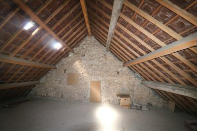 Secteur Sellières, à vendre confortable maison en pierres de 5 pièces, 160m² sur terrain clos., 