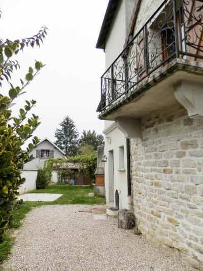 BELLEVESVRE (71), à vendre maison de village en pierre 147 m², terrain clos 285 m²., 