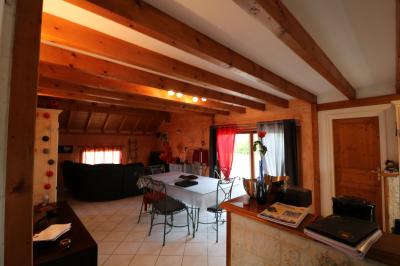 Secteur Chaussin vends agréable chalet bois de 5 pièces,120 m², dépendances sur 2000m² de terrain., 