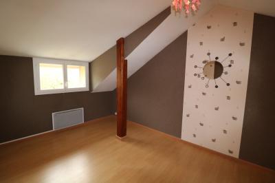 Proche Arbois, à vendre confortable maison de 6 pièces, 104m² sur 337m² de terrain clos., 