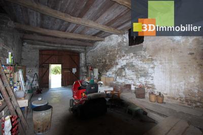 Secteur Bletterans, à vendre ancienne ferme avec 2 logements indépendants sur 2900 m²., 