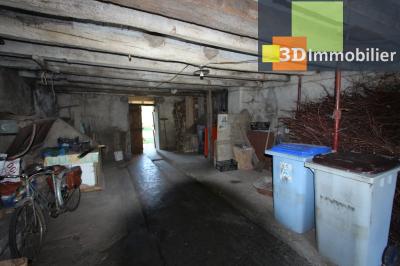 Secteur Bletterans, à vendre ancienne ferme avec 2 logements indépendants sur 2900 m²., 