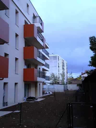 Pierre-Bénite centre, à louer appartement T2 neuf 40 m² avec balcon., 
