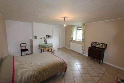 Villevieux (39 JURA), à vendre maison de plain-pied avec 2 chambres sur environ 800 m² de terrain., 