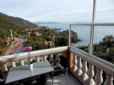 Théoule (06 Alpes Maritimes), à vendre appartement dernier étage, terrasse avec vue vue mer, parking, 