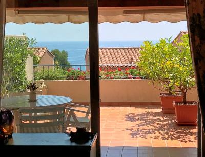 Théoule sur Mer, (06 Alpes Maritimes)à vendre maison jumelée exposé plein sud vue mer, terrasse 20m2, 