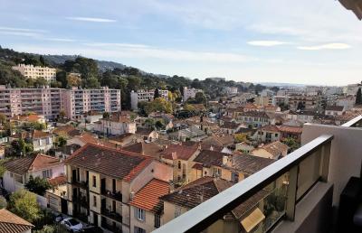Cannes/Cannet (06 Alpes Maritimes) à vendre dernier étage rénové, 2 terrasses, garage, cave, 