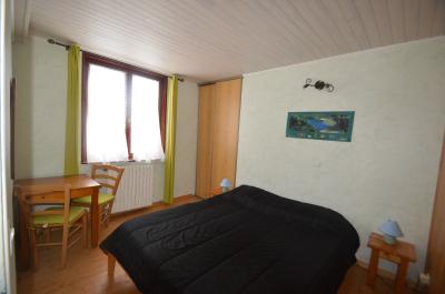 Jura, Région des lacs, Maison dans village touristique avec 4 appartements dont 3 gîtes prêt à louer, 