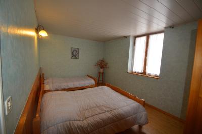Jura, Région des lacs, Maison dans village touristique avec 4 appartements dont 3 gîtes prêt à louer, 