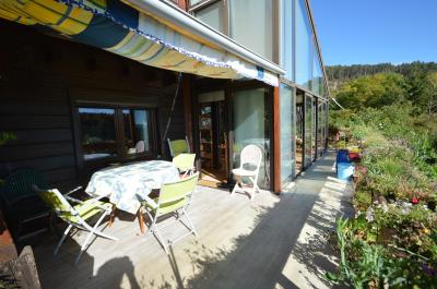 Jura, Région des lacs. Un beau Chalet 175 m², avec une superbe vue, un spa et chalet locatif 35 m²., 