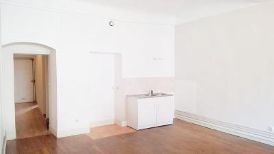 A vendre appartement 2 pièces en plein centre de Lons le Saunier., 