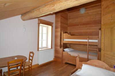 Jura, Proche Lac de Vouglans, à vendre Belle propriété rénovée 8 chambres sur 2,5 ha avec écuries., 