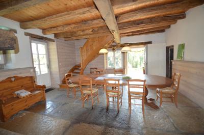 Jura, Proche Lac de Vouglans, à vendre Belle propriété rénovée 8 chambres sur 2,5 ha avec écuries., 