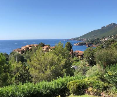 Théoule sur Mer, (06 Alpes Maritimes) à vendre maison vue mer, jardin 100m2 exposé sud, garage., 