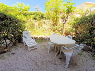 Théoule sur Mer (06 Alpes Maritimes), à vendre grand studio 38m2 avec terrasse & jardinet, 