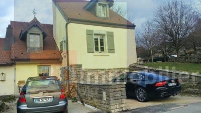 Château Chalon, 39210, Maison 100 m², 2 chambres, parking jardin 200 m² avec vue époustouflante gite, 