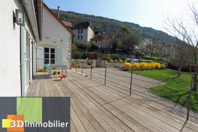 Secteur Lons-le-Saunier (Jura), à vendre maison de caractère de 4 chambres, sur 1500 m² de terrain., 