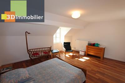 Secteur Lons-le-Saunier (Jura), à vendre maison de caractère de 4 chambres, sur 1500 m² de terrain., 