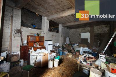 Secteur Bletterans (39 JURA), à vendre maison à réhabiliter avec dépendances sur 4628 m² de terrain., 